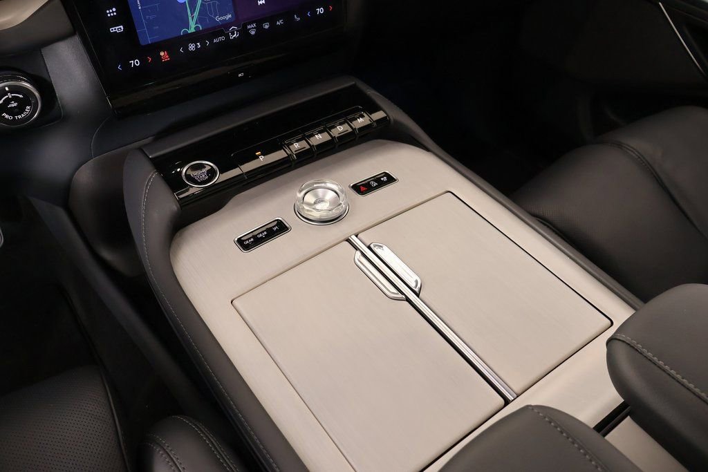 New 2025 Lincoln Navigator Reserve w/ Jet Appearance Package image 10