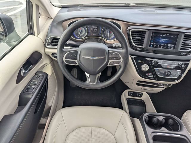 Used 2021 Chrysler Voyager Lxi image 16