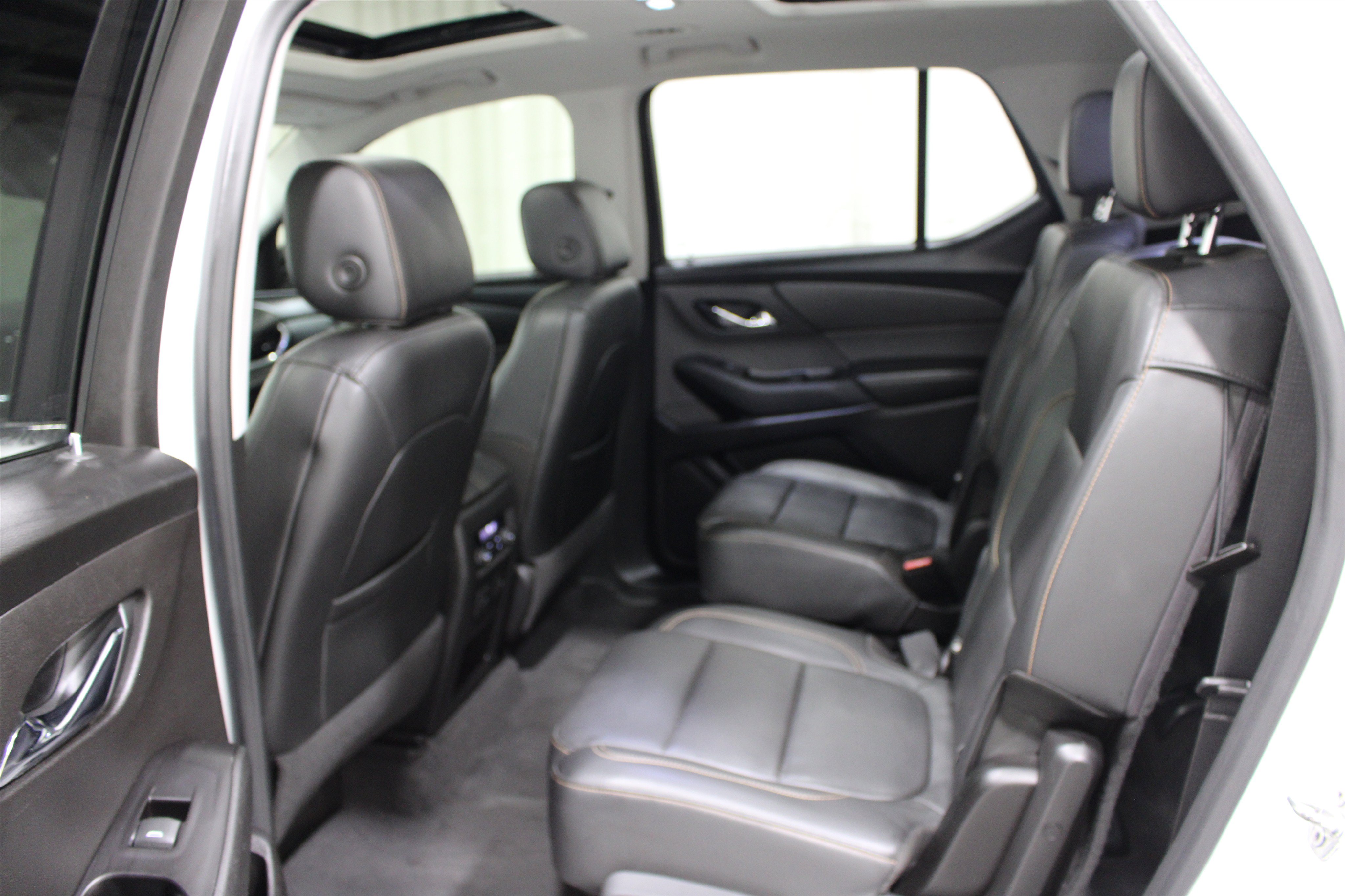 Used 2020 Chevrolet Traverse Premier w/ Redline Edition FWD image 23