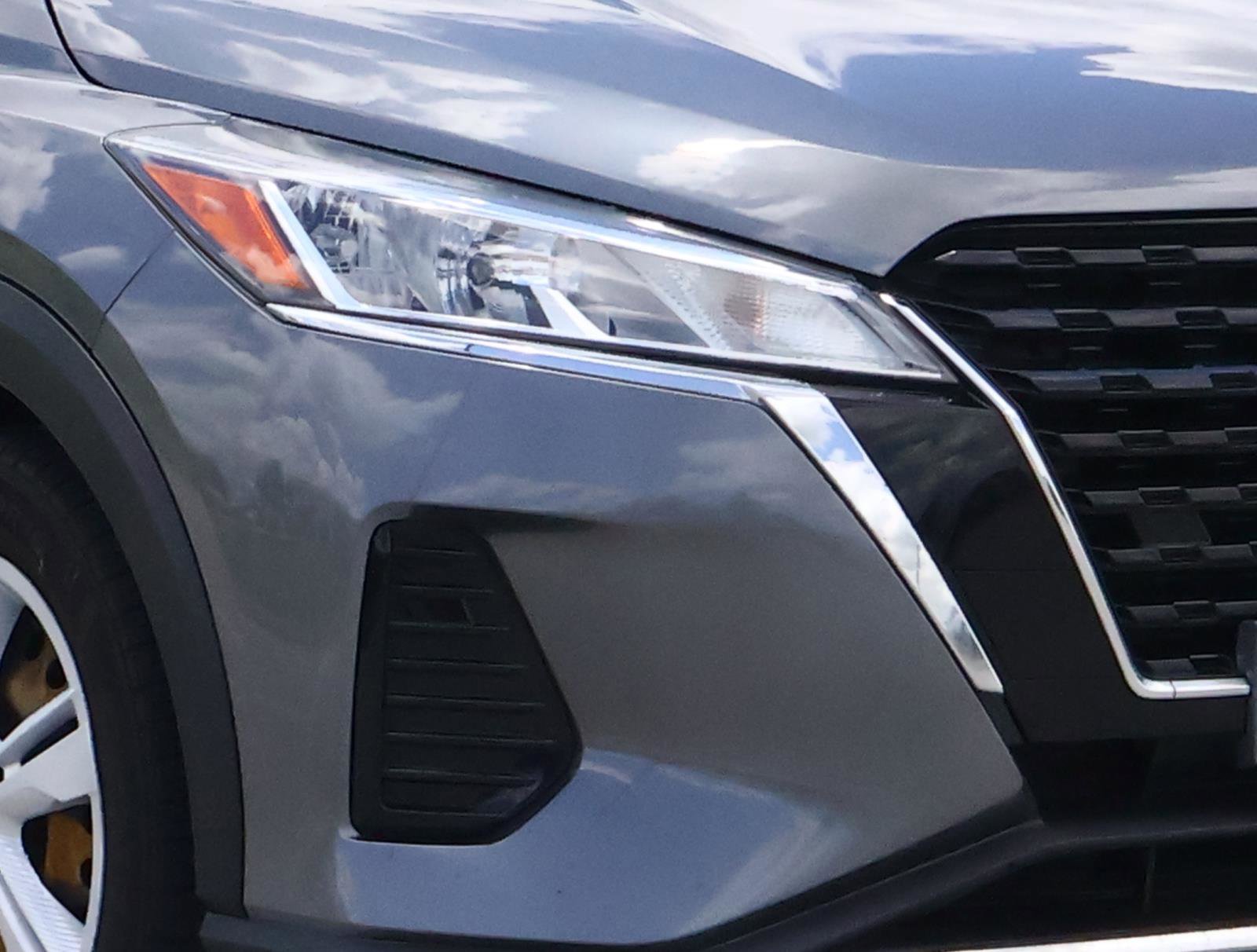 Used 2022 Nissan Kicks S FWD image 7