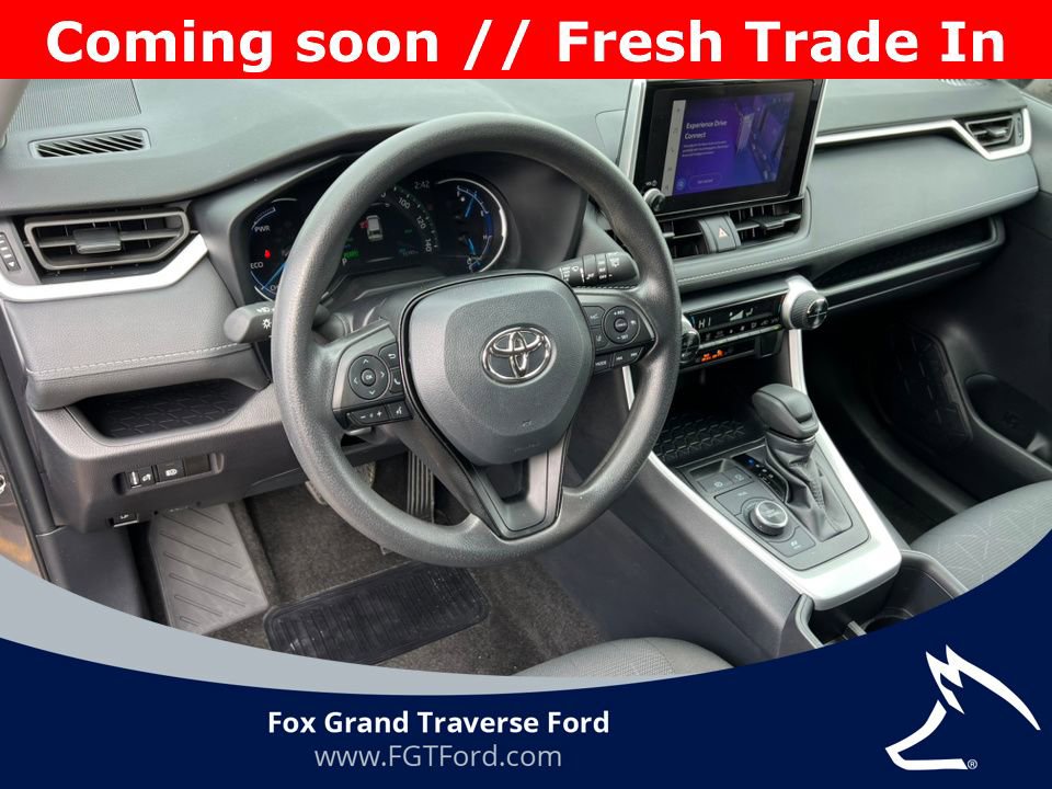 Used 2025 Toyota RAV4 XLE image 13