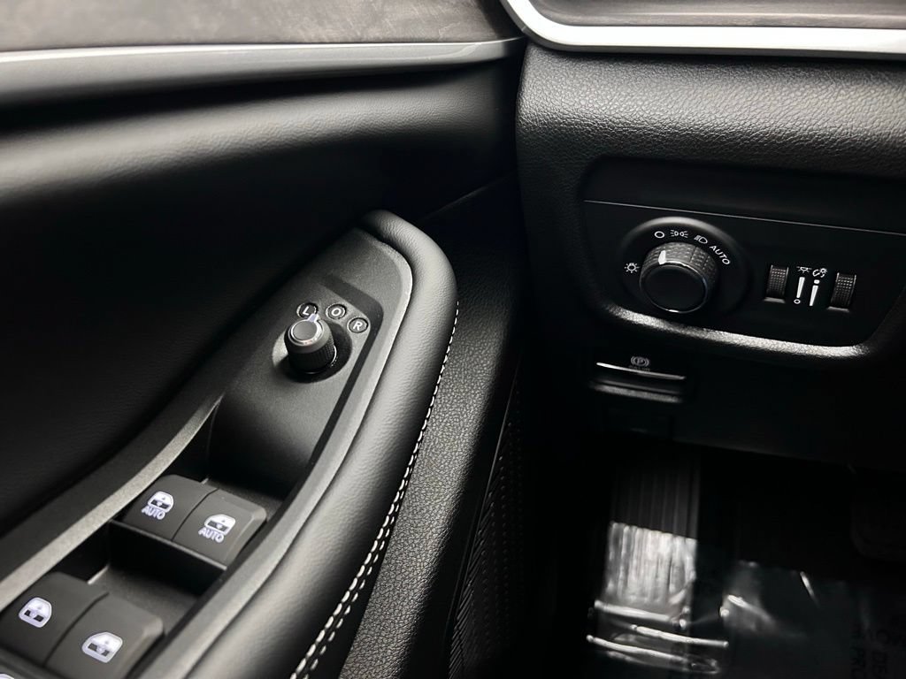 New 2026 Jeep Grand Cherokee L 4WD image 21