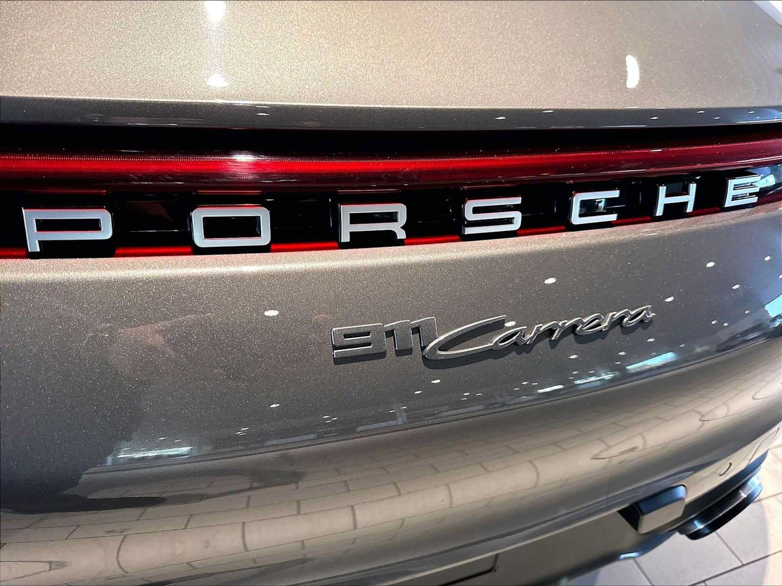 Used 2024 Porsche 911 Carrera RWD image 38