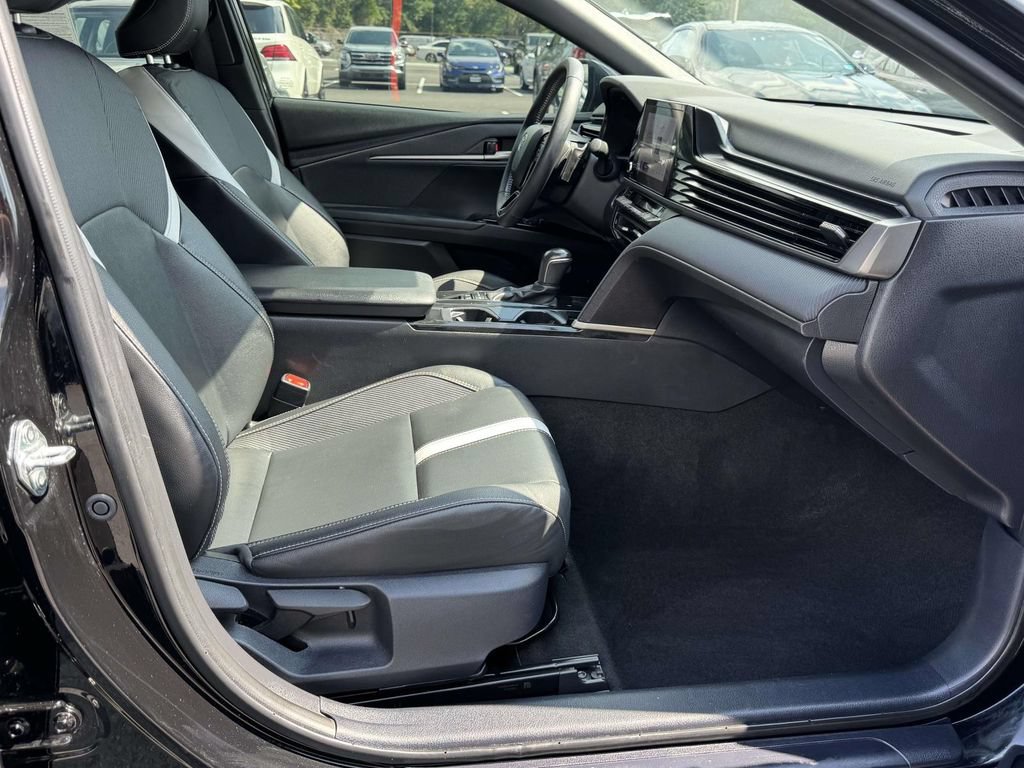 Used 2025 Toyota Camry SE FWD image 15