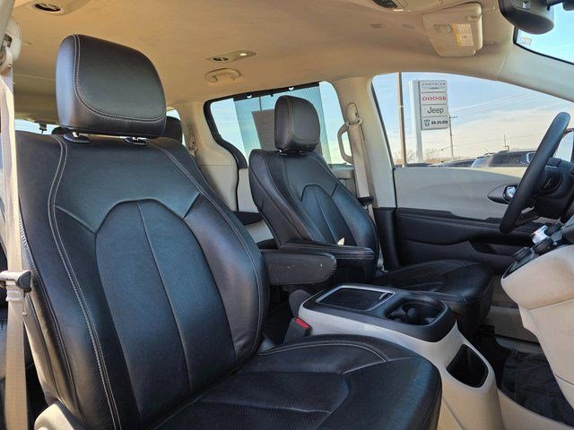 Used 2022 Chrysler Pacifica Touring-L AWD/4WD image 20