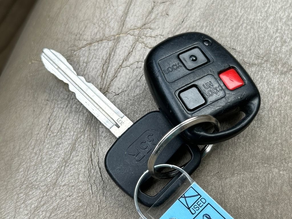 Used 2000 Toyota Land Cruiser image 30