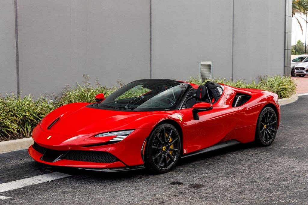 Used 2022 Ferrari SF90 Spider image 2