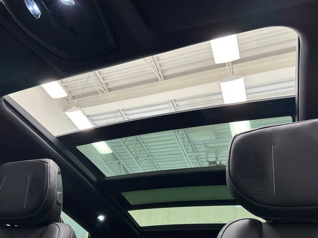 Used 2024 Cadillac Lyriq Luxury image 41