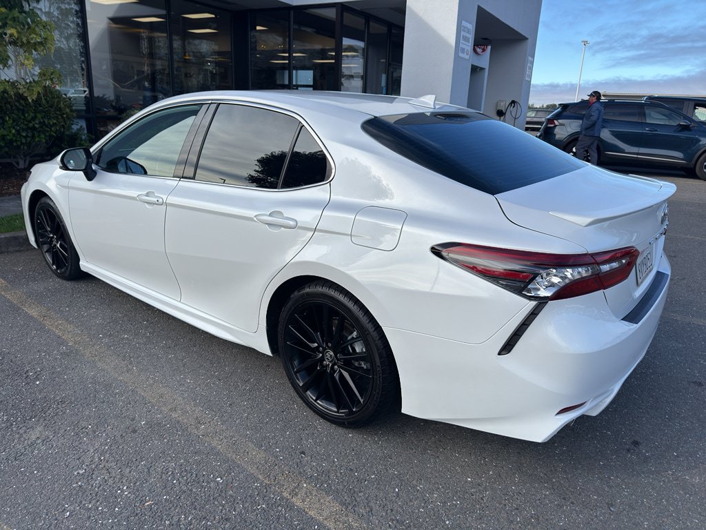 Used 2021 Toyota Camry XSE FWD image 3