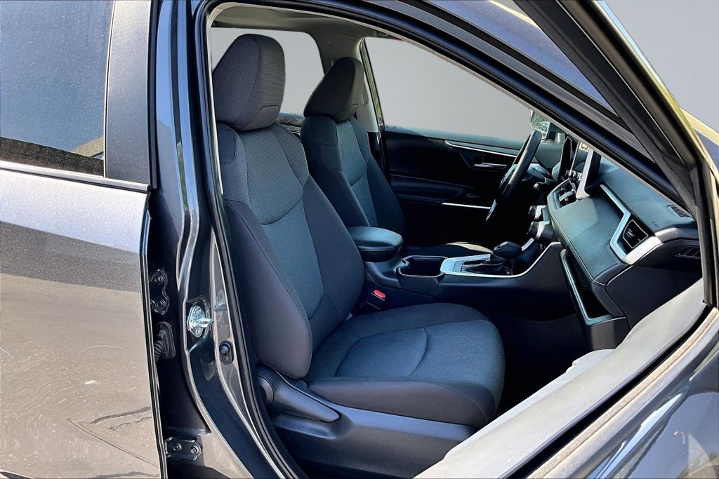 Used 2025 Toyota RAV4 XLE w/ Convenience Package FWD image 16
