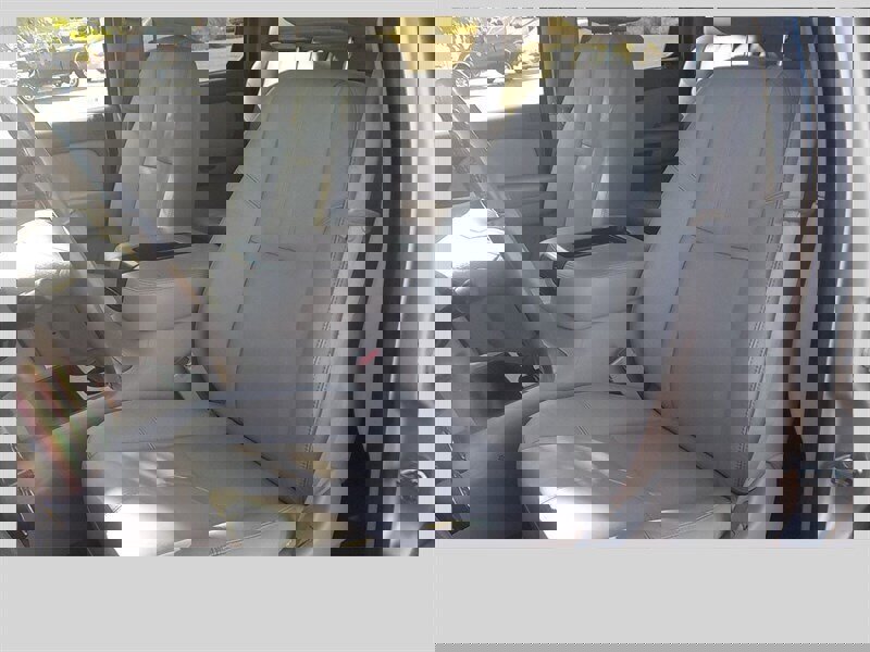 Used 2009 GMC Sierra 3500 SLT w/ SLT Convenience Package image 2