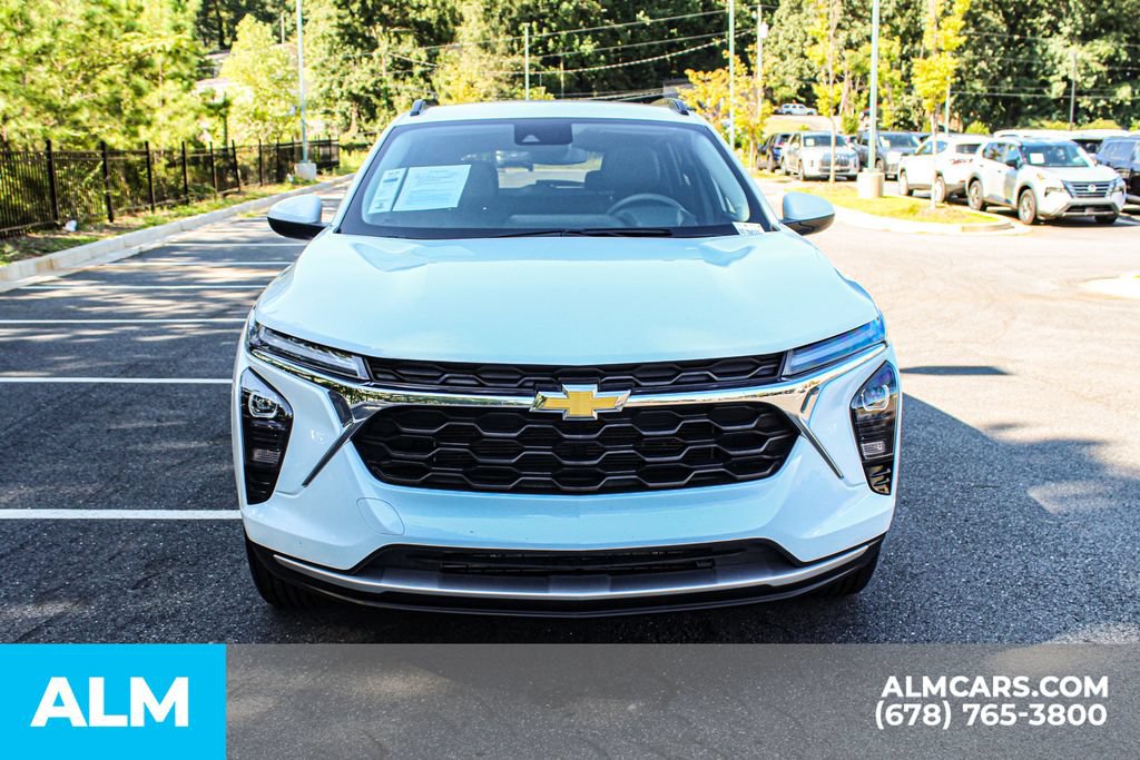 Used 2025 Chevrolet Trax LT FWD image 9