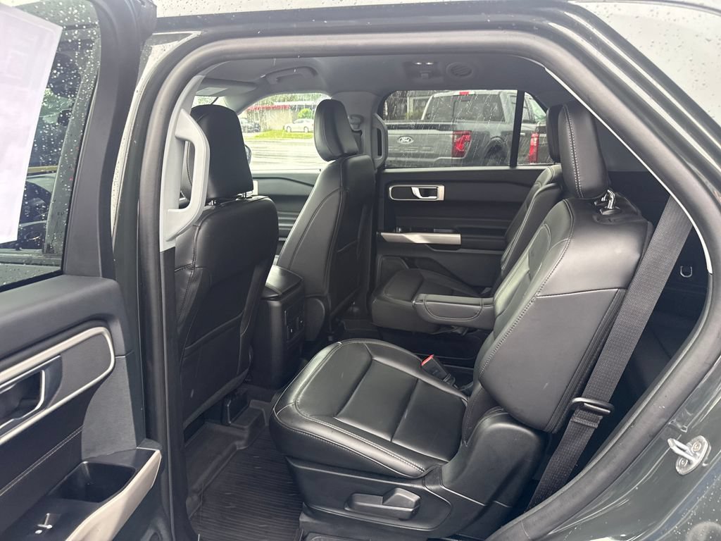Used 2024 Ford Explorer XLT w/ Equipment Group 202A AWD/4WD image 17