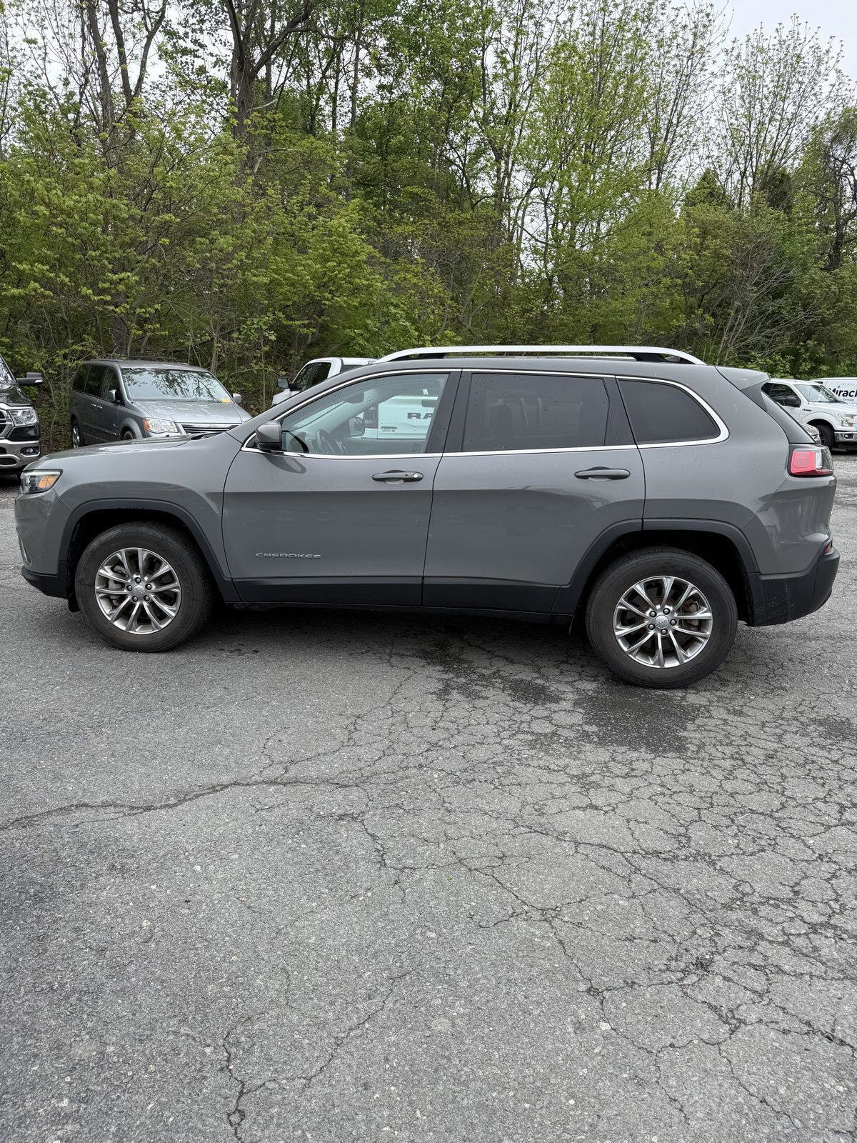 Used 2021 Jeep Cherokee Latitude Plus AWD/4WD image 8