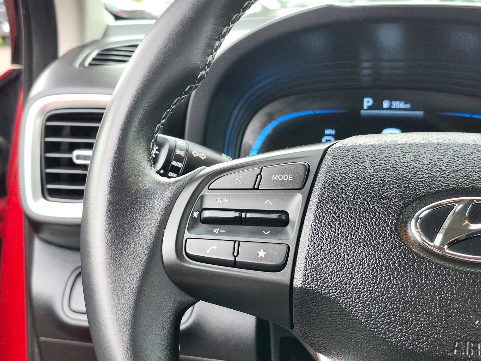 Certified 2026 Hyundai Venue SEL FWD image 30