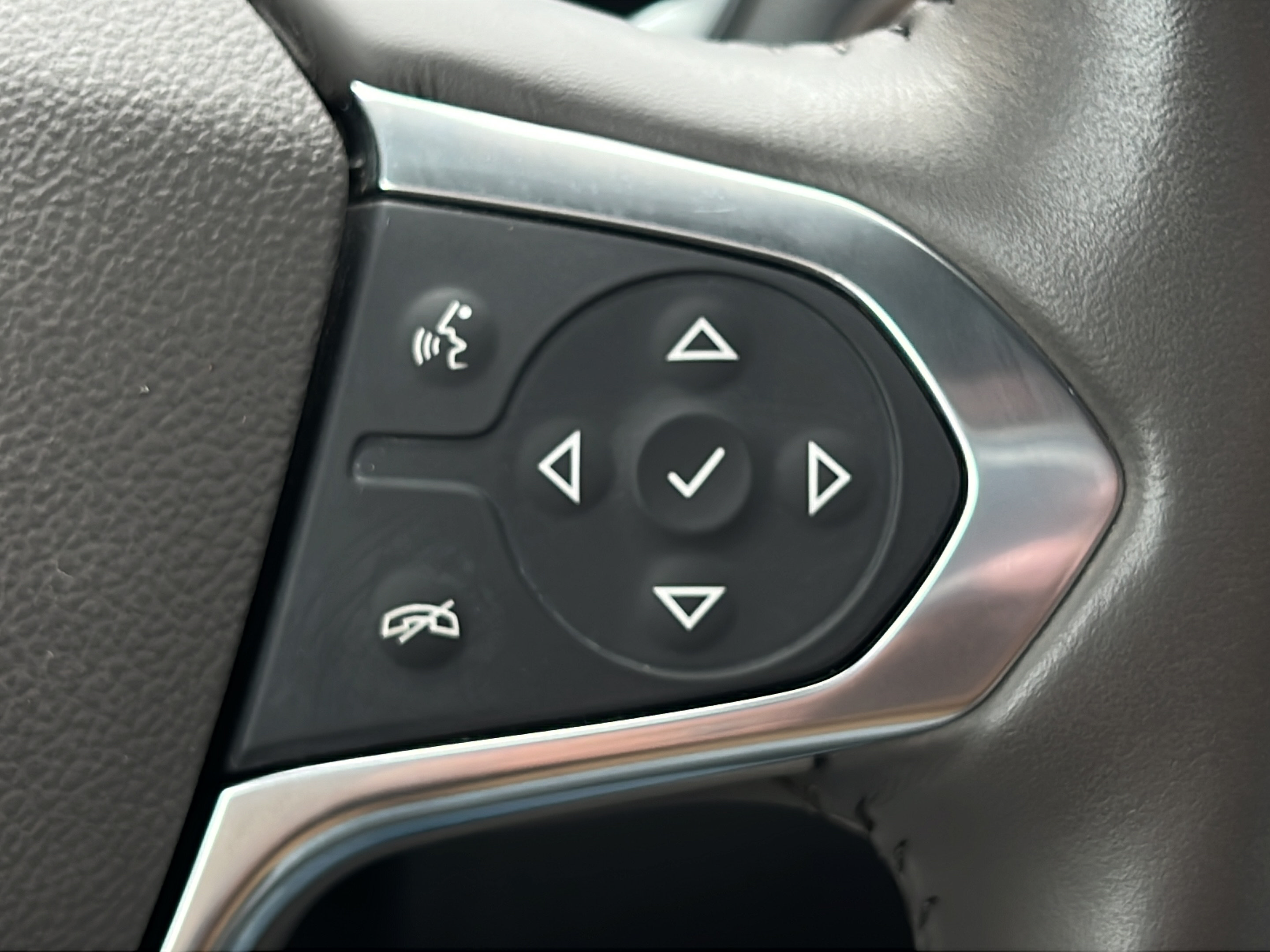 Used 2020 Chevrolet Traverse LT w/ LT Premium Package FWD image 18