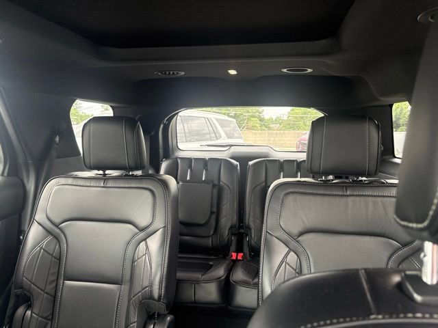 Used 2019 Ford Explorer Platinum AWD/4WD image 4