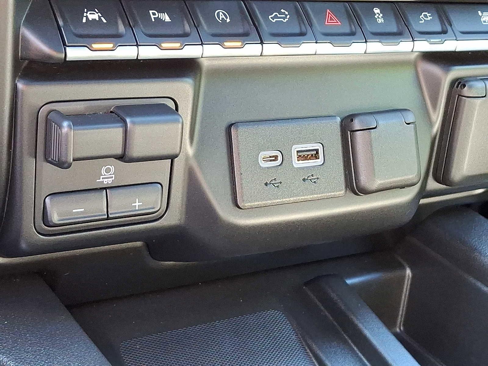 Used 2019 Chevrolet Silverado 1500 High Country image 21