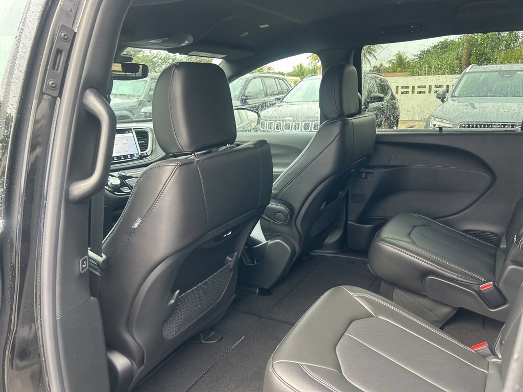 New 2026 Chrysler Pacifica Select FWD image 33