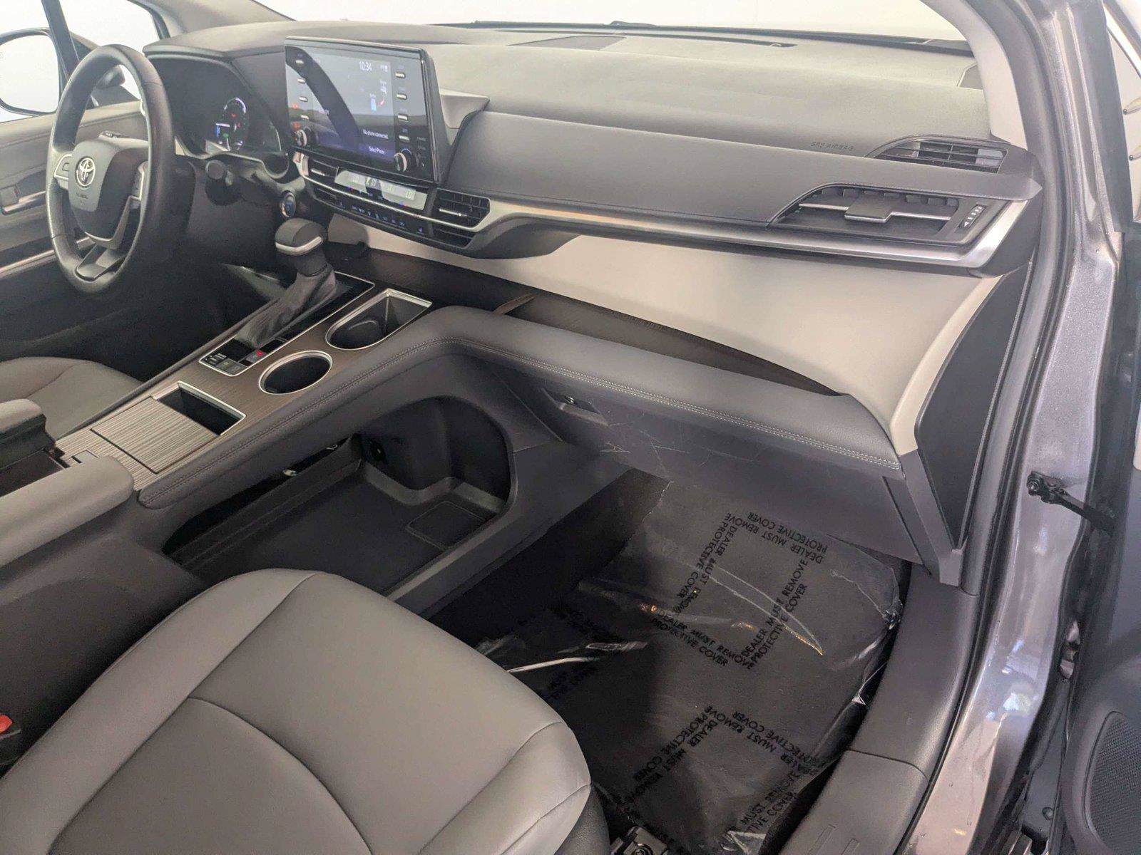 Certified 2024 Toyota Sienna XLE FWD image 28