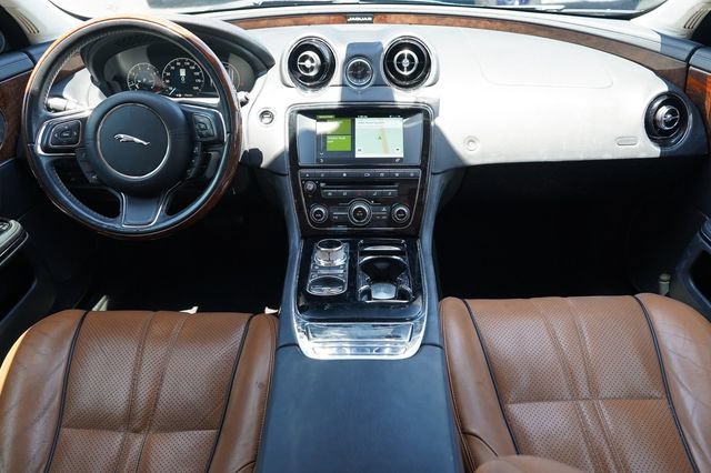 Used 2016 Jaguar XJ R-Sport RWD image 2