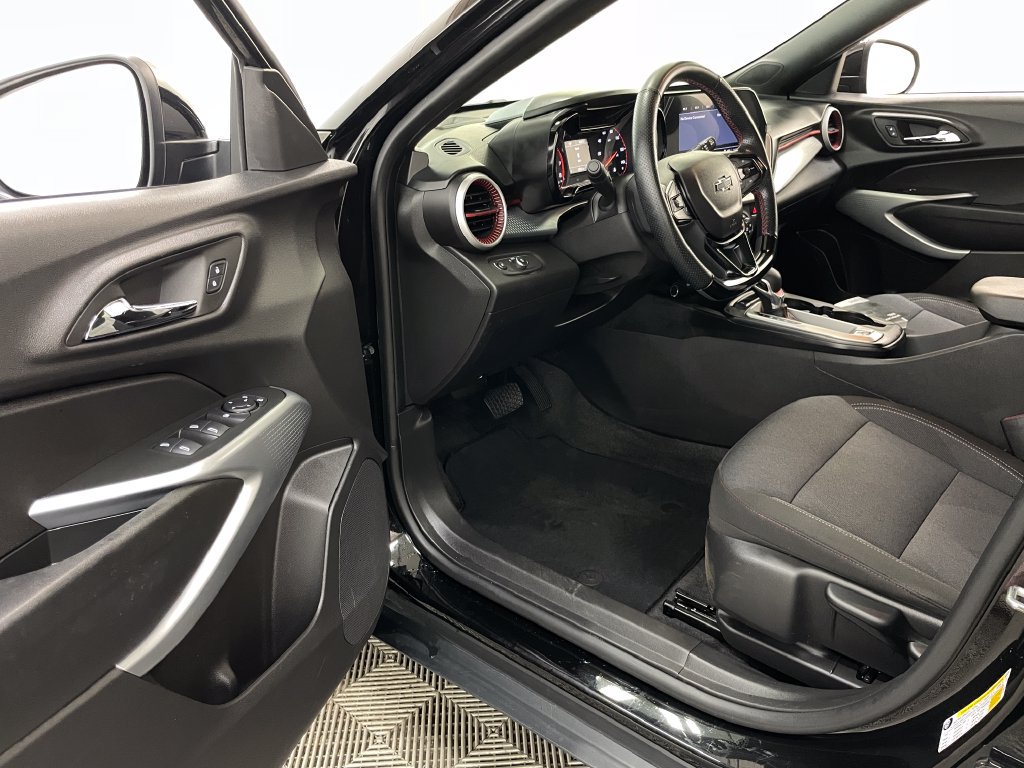 Used 2025 Chevrolet Trax RS w/ Driver Confidence Package FWD image 18