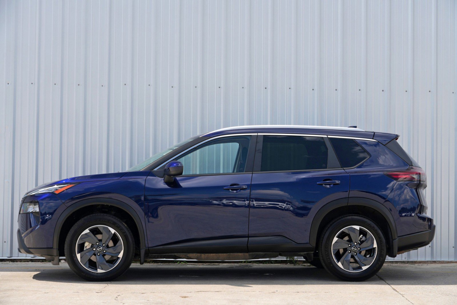 Used 2024 Nissan Rogue SV w/ SV Premium Package image 7
