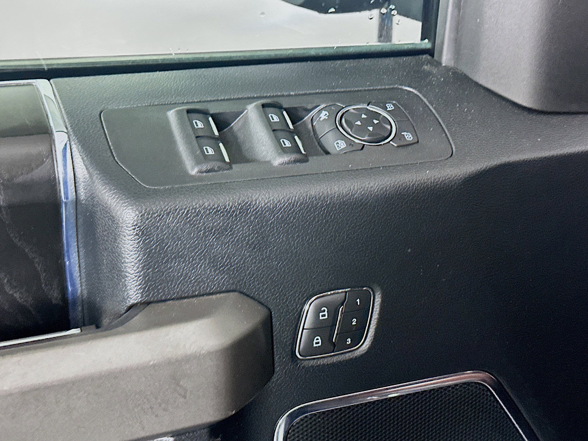 Used 2019 Ford F150 Platinum w/ Equipment Group 701A Luxury AWD/4WD image 15