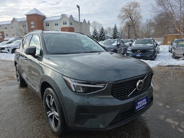 New 2026 Volvo XC40 B5 Core w/ Climate Package