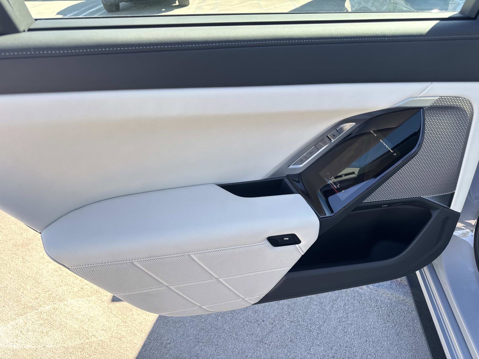 Used 2025 BMW i7 eDrive50 image 16