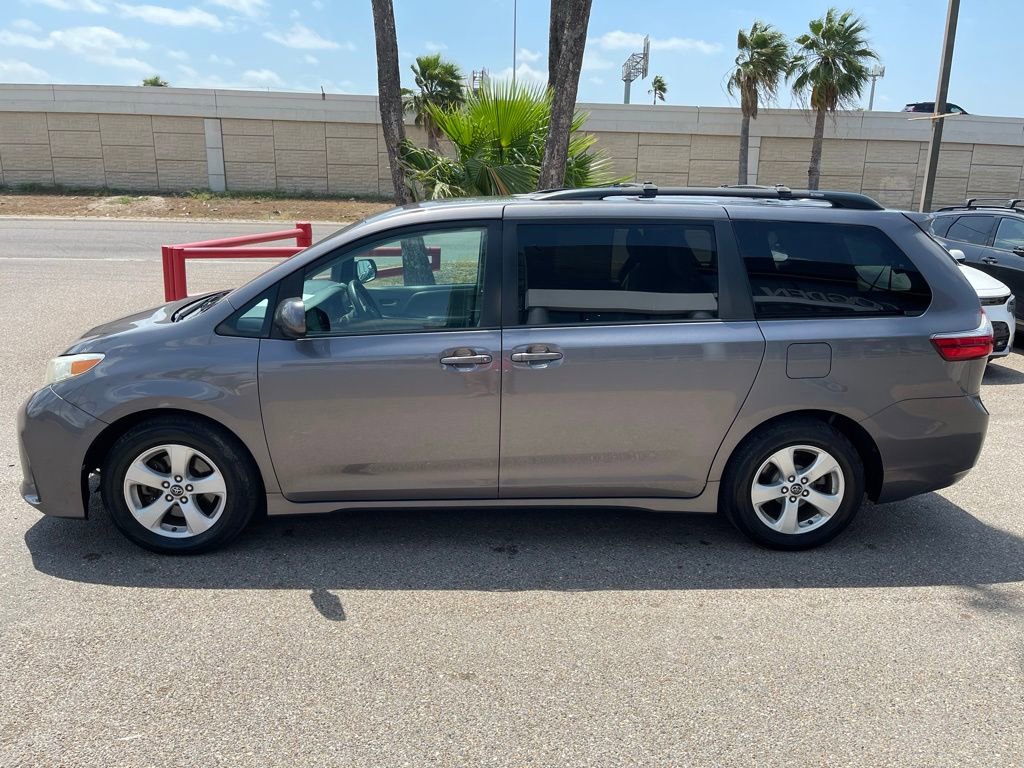 Used 2020 Toyota Sienna LE FWD image 3