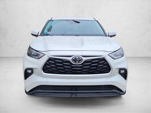 Used 2020 Toyota Highlander LE image 2