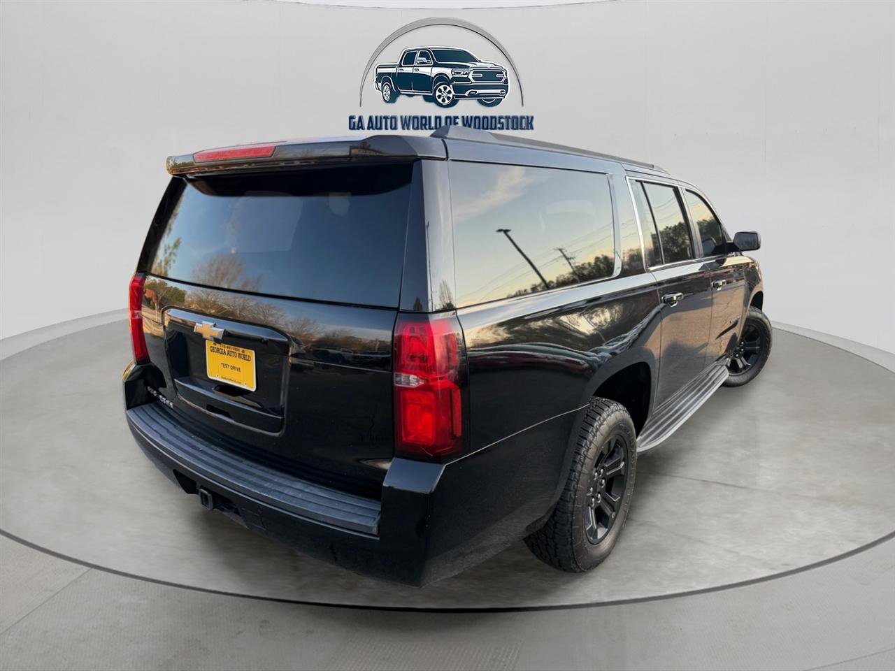 Used 2016 Chevrolet Suburban LT RWD image 9