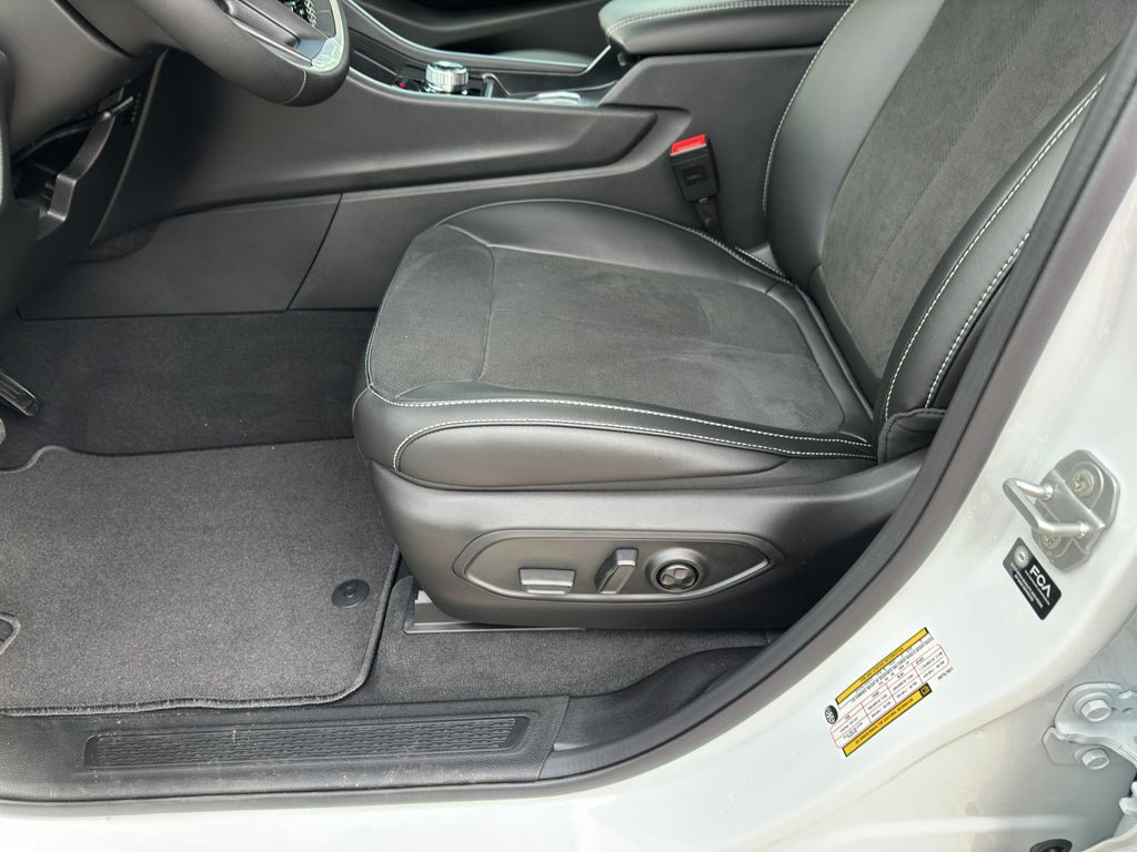 New 2025 Jeep Grand Cherokee Altitude RWD image 11