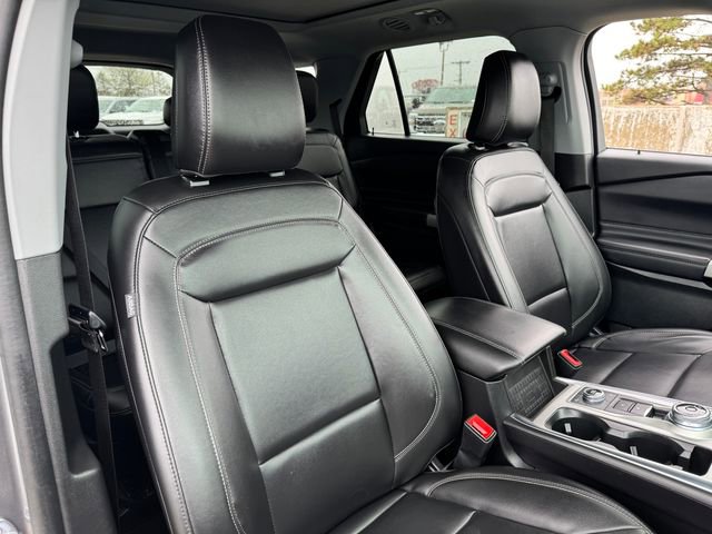 Used 2023 Ford Explorer XLT w/ Equipment Group 202A image 8