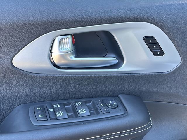 New 2026 Chrysler Pacifica Limited FWD image 17