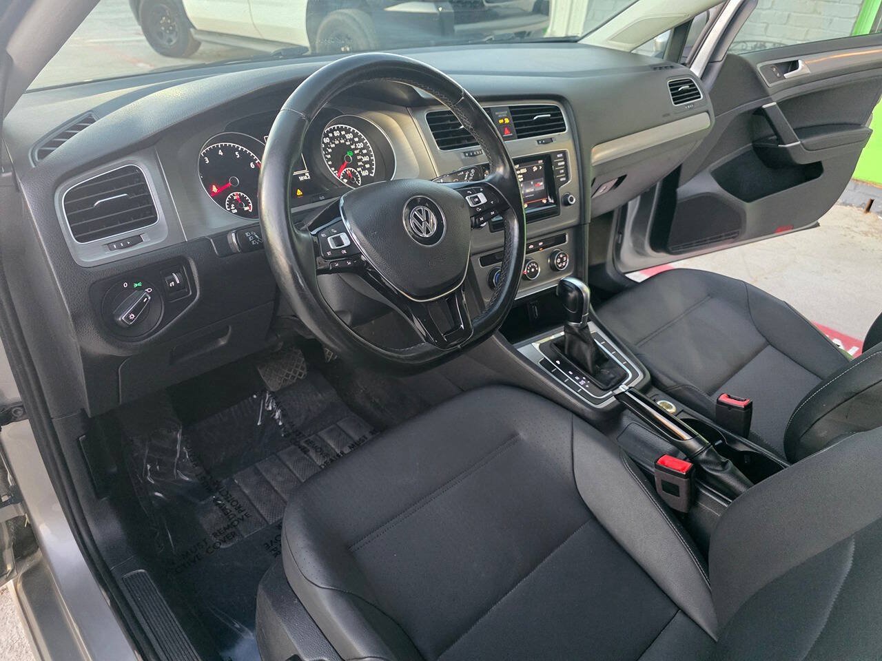 Used 2015 Volkswagen Golf S FWD image 19