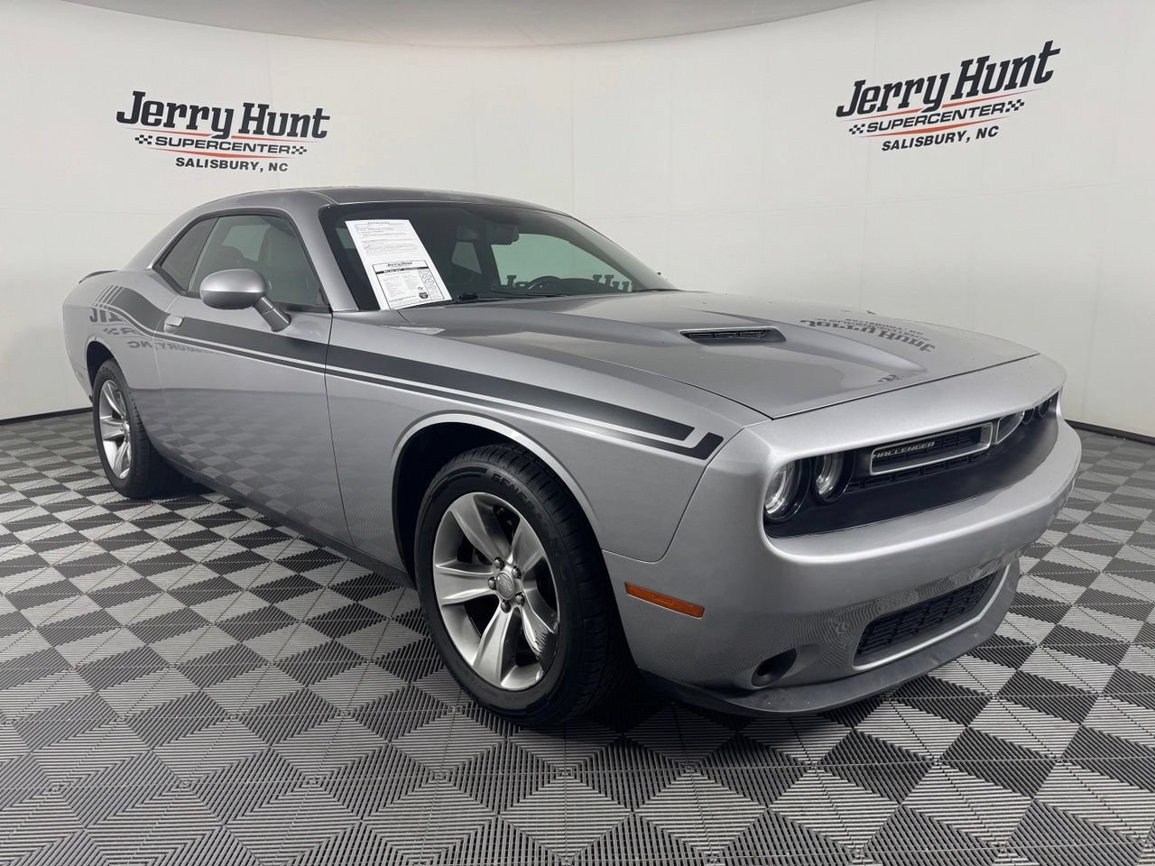 Used 2018 Dodge Challenger SXT RWD image 6