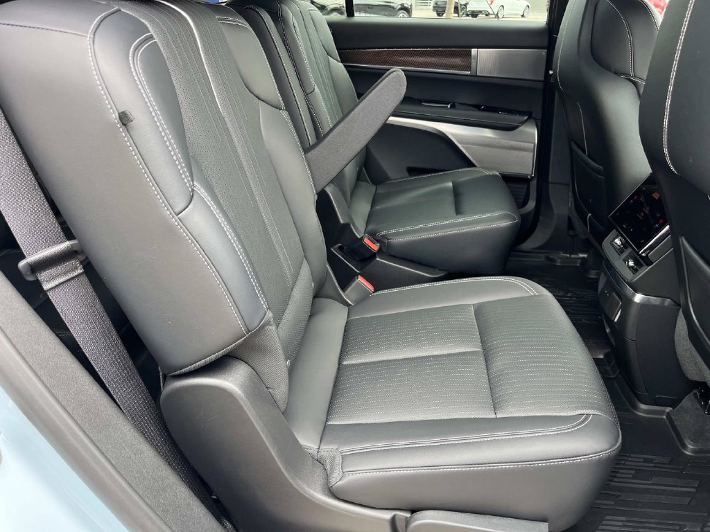 Certified 2026 Cadillac Vistiq Sport w/ LPO, Floor Liner Package AWD/4WD image 22