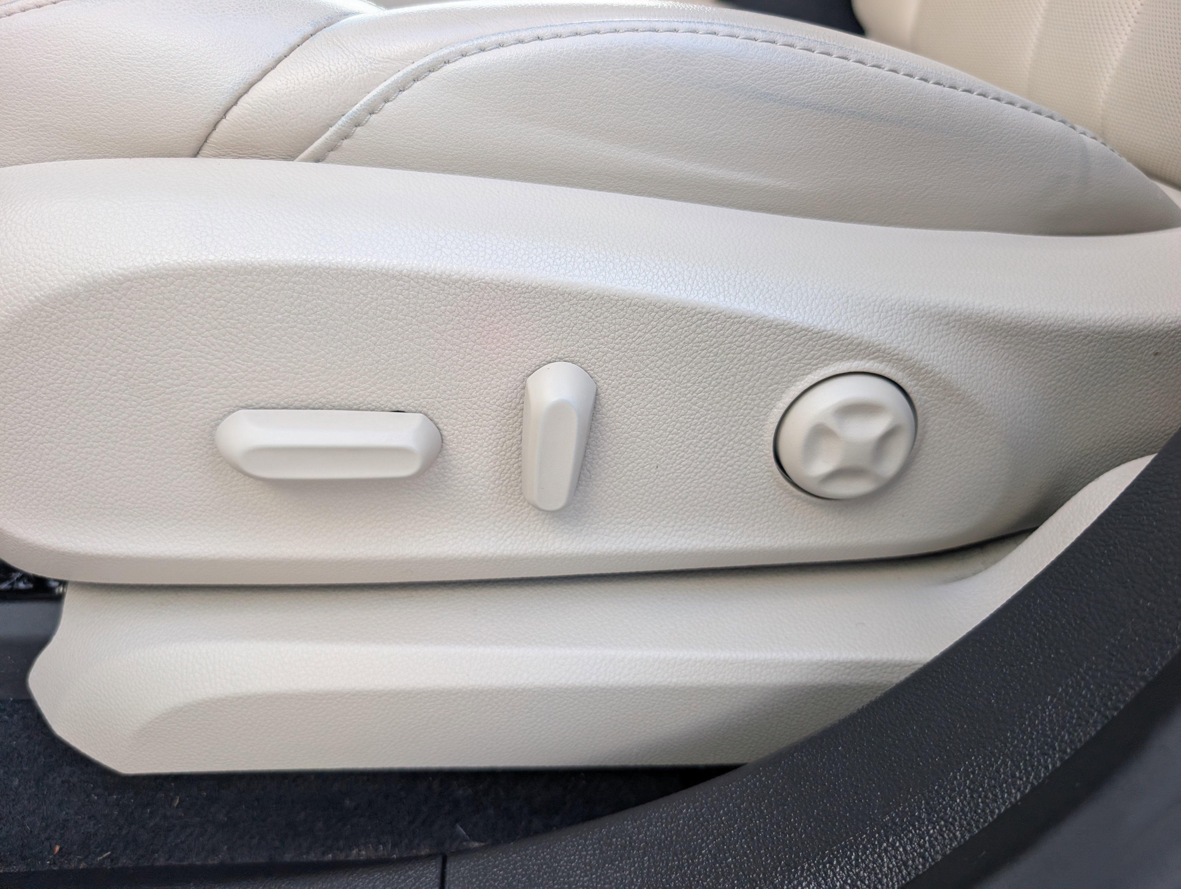 Used 2020 Buick Envision Essence image 16