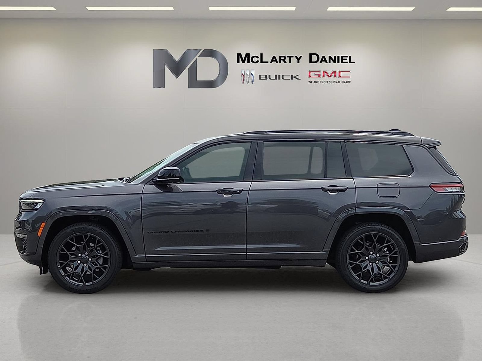 Used 2024 Jeep Grand Cherokee L Summit w/ High Altitude Package AWD/4WD video 2