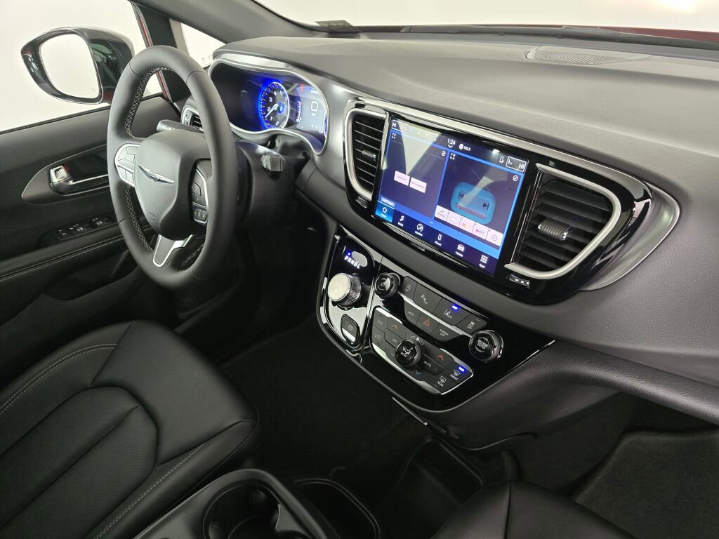 New 2026 Chrysler Voyager LX FWD image 28