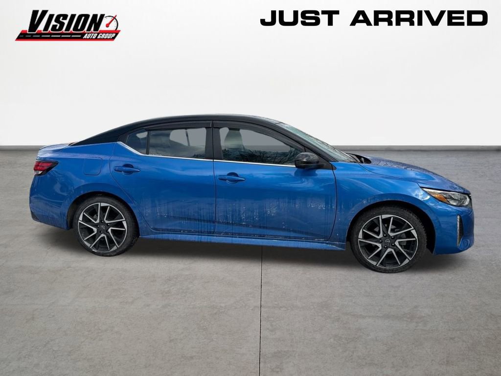 Used 2025 Nissan Sentra SR w/ SR Premium Package image 4