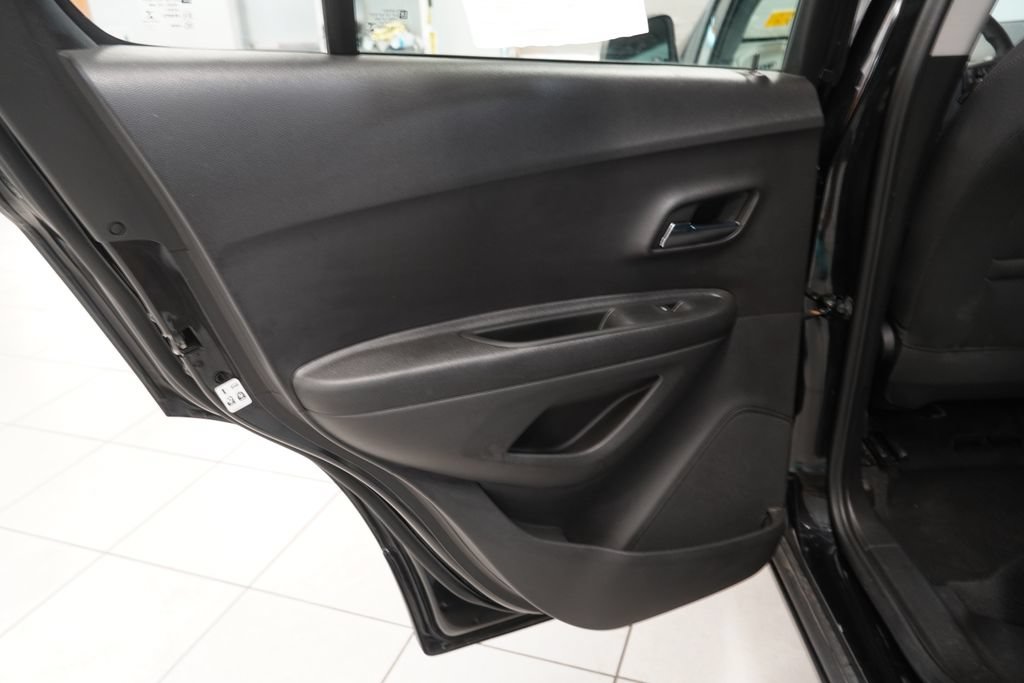 Used 2020 Chevrolet Trax LS FWD image 22