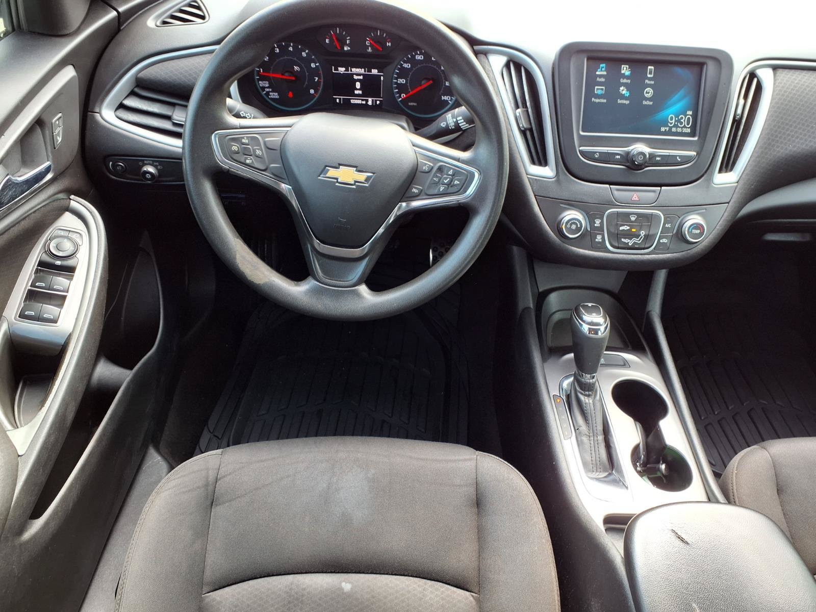 Used 2018 Chevrolet Malibu LS FWD image 2