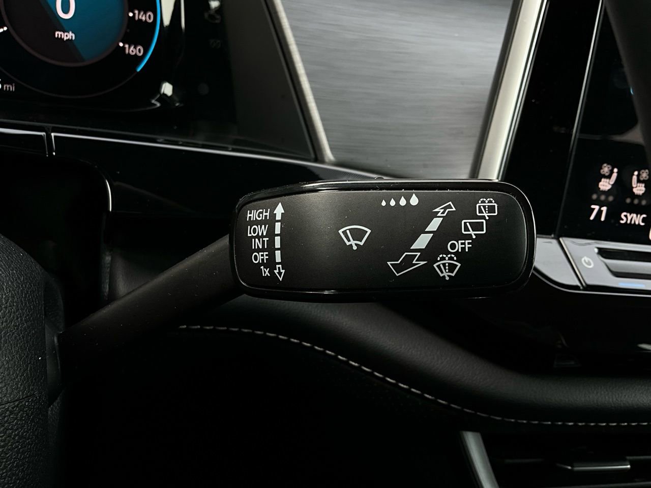 Used 2025 Volkswagen Atlas Cross Sport SE image 38