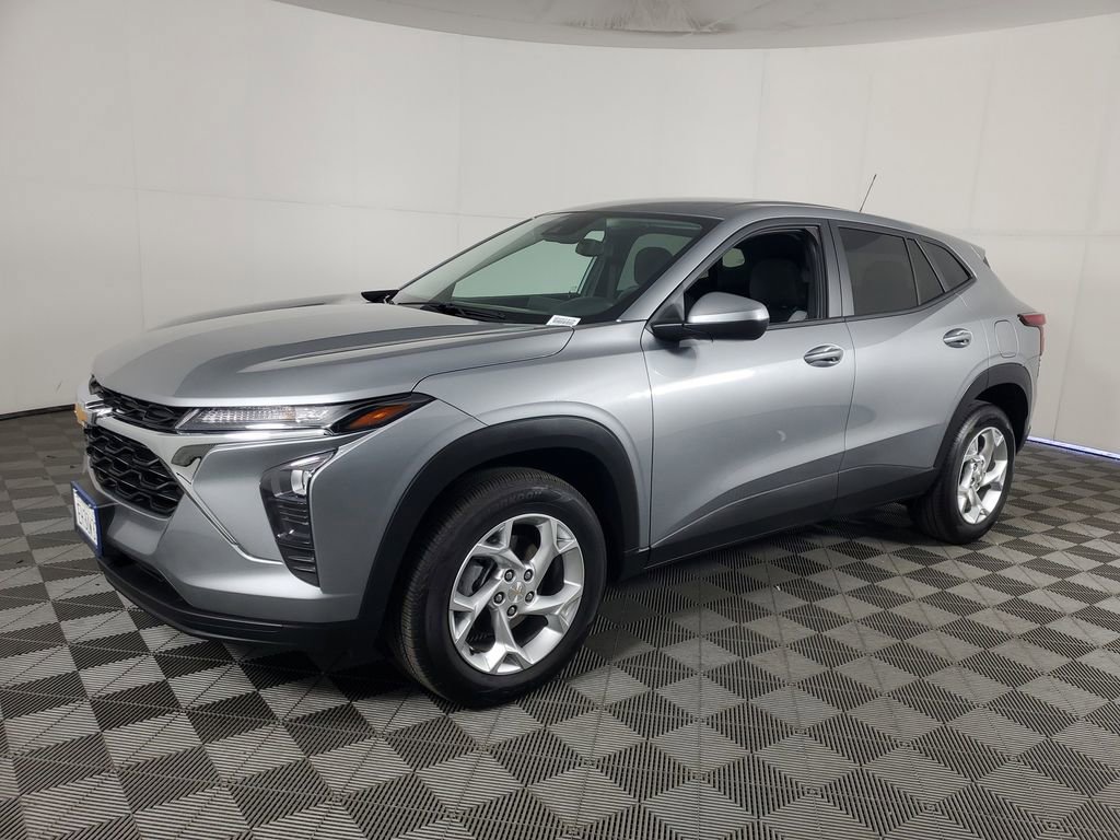 Used 2026 Chevrolet Trax LS w/ LS Convenience Package image 8