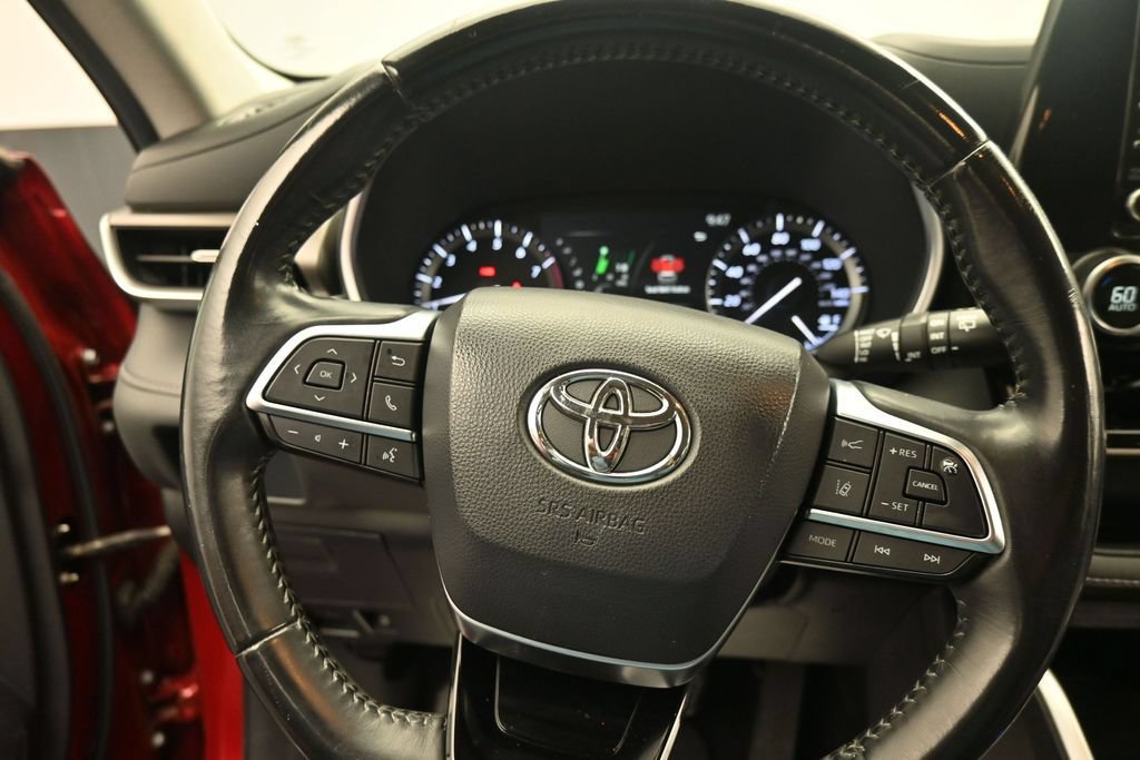 Used 2020 Toyota Highlander XLE FWD image 20