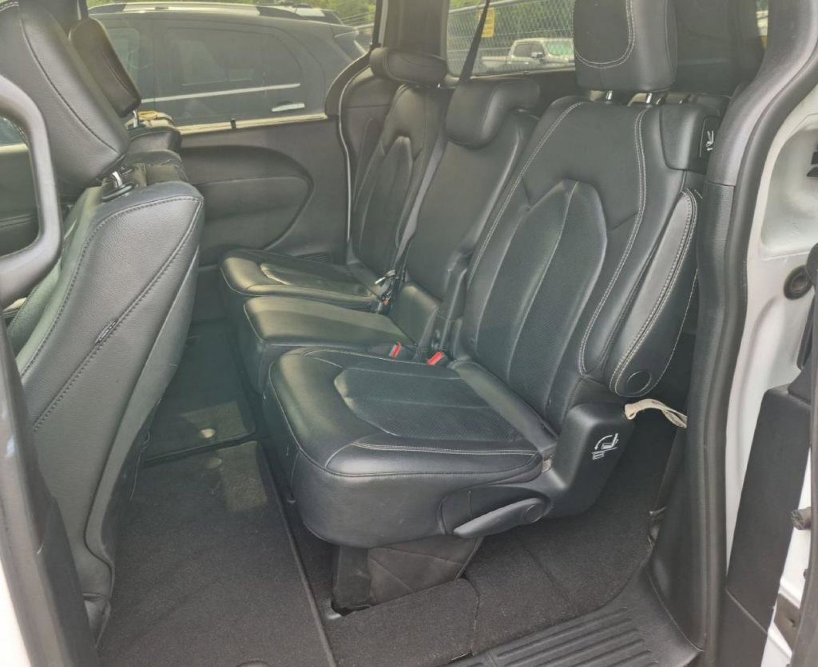 Used 2020 Chrysler Pacifica Touring-L Plus w/ Advanced Safetytec Group FWD image 13