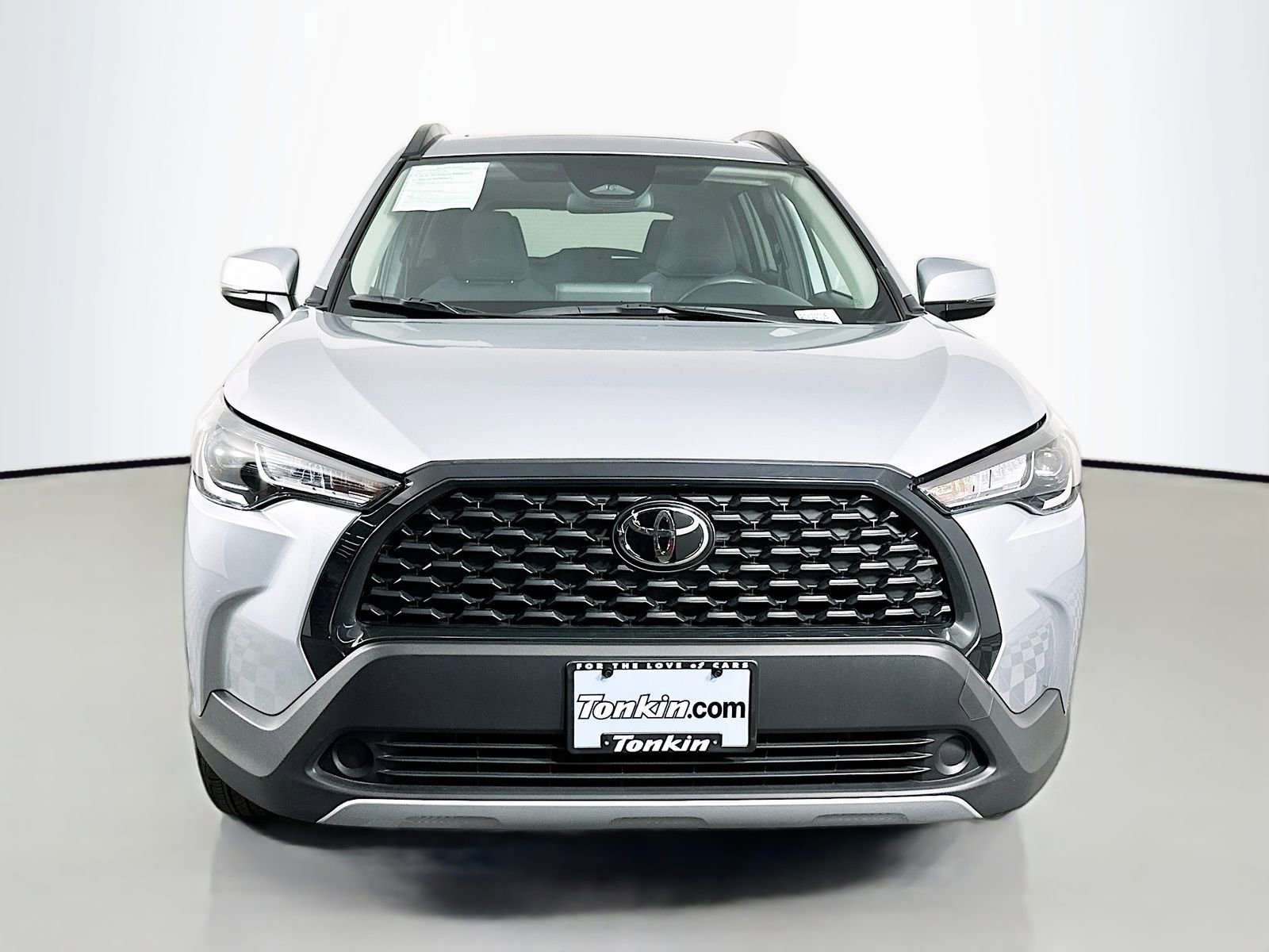 Certified 2024 Toyota Corolla Cross LE w/ Moonroof Package image 2